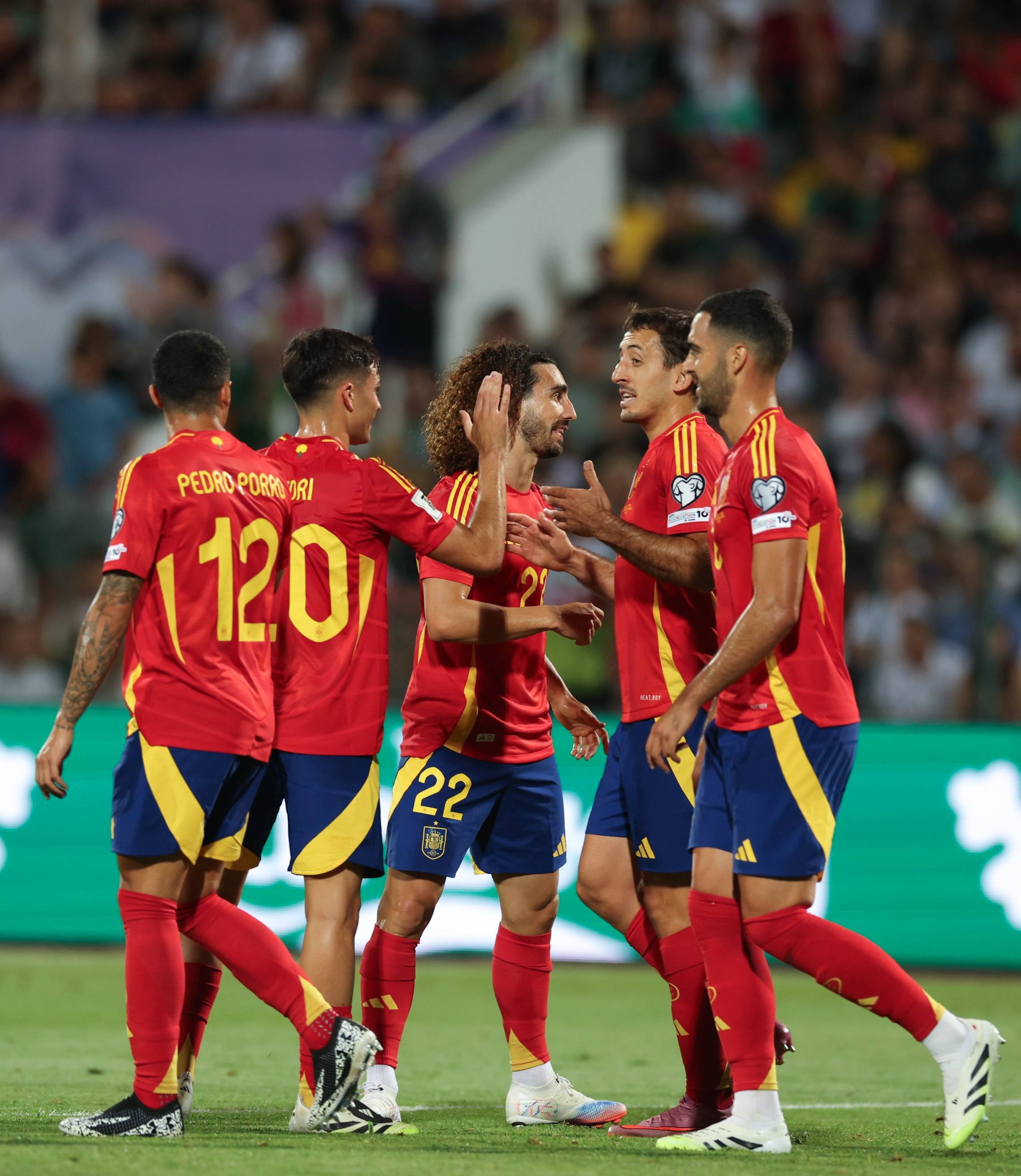 米乐官方网站-巴黎圣日耳曼签下西班牙国脚，增强中场实力的简单介绍